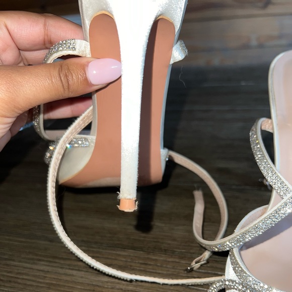 Lulu’s Lullie Ivory Satin Rhinestone Ankle Strap Pointed-Toe Pumps Size 8 - Picture 6 of 6
